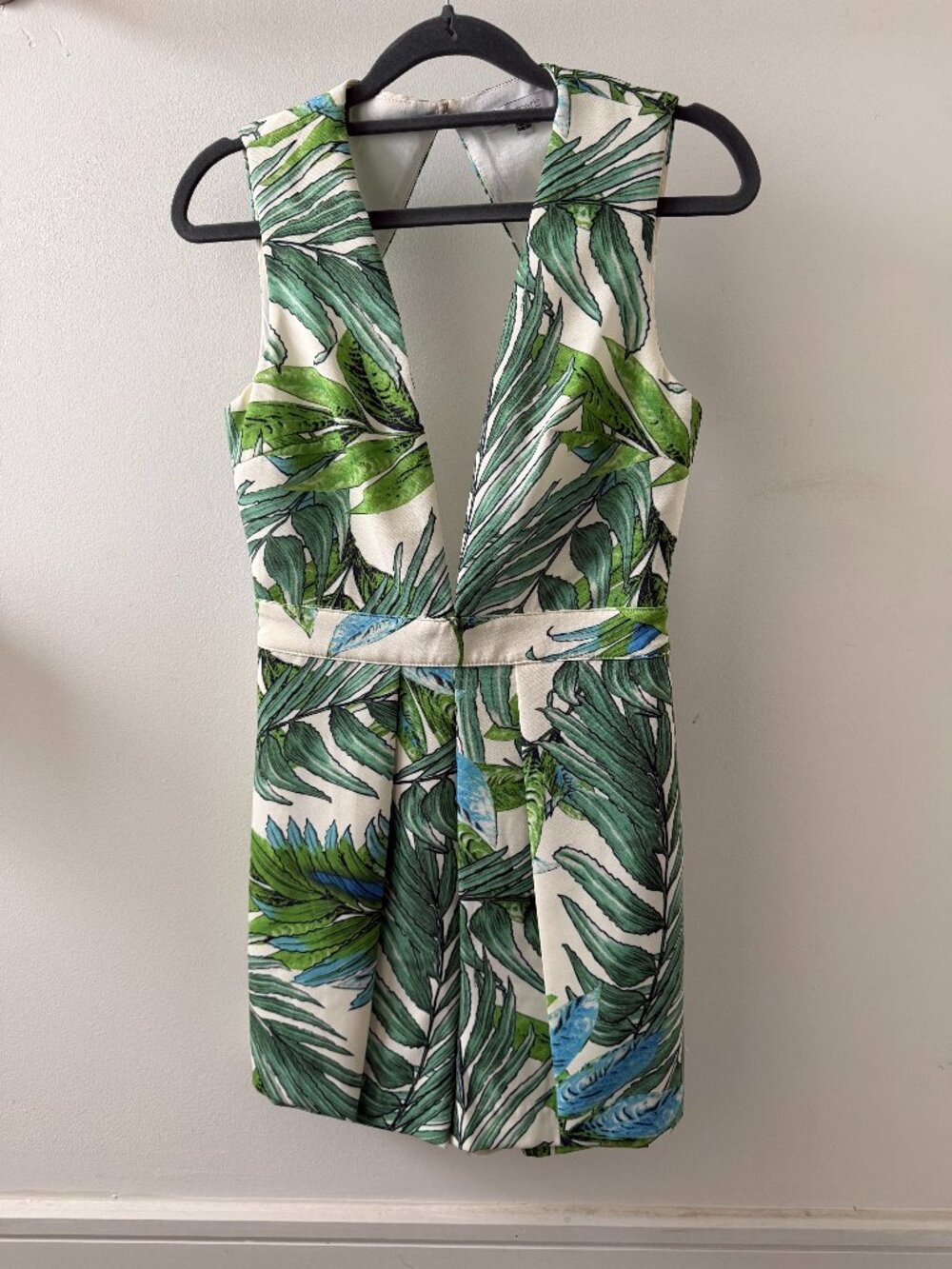 Short romper with deep v low cut front palm fronds print Size S